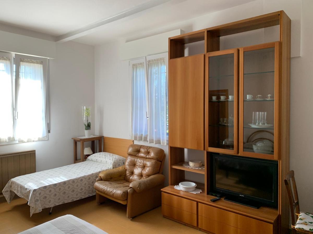 Al Sit Ed Marino Bed & Breakfast คาสเตล มักจิโอเร ภายนอก รูปภาพ