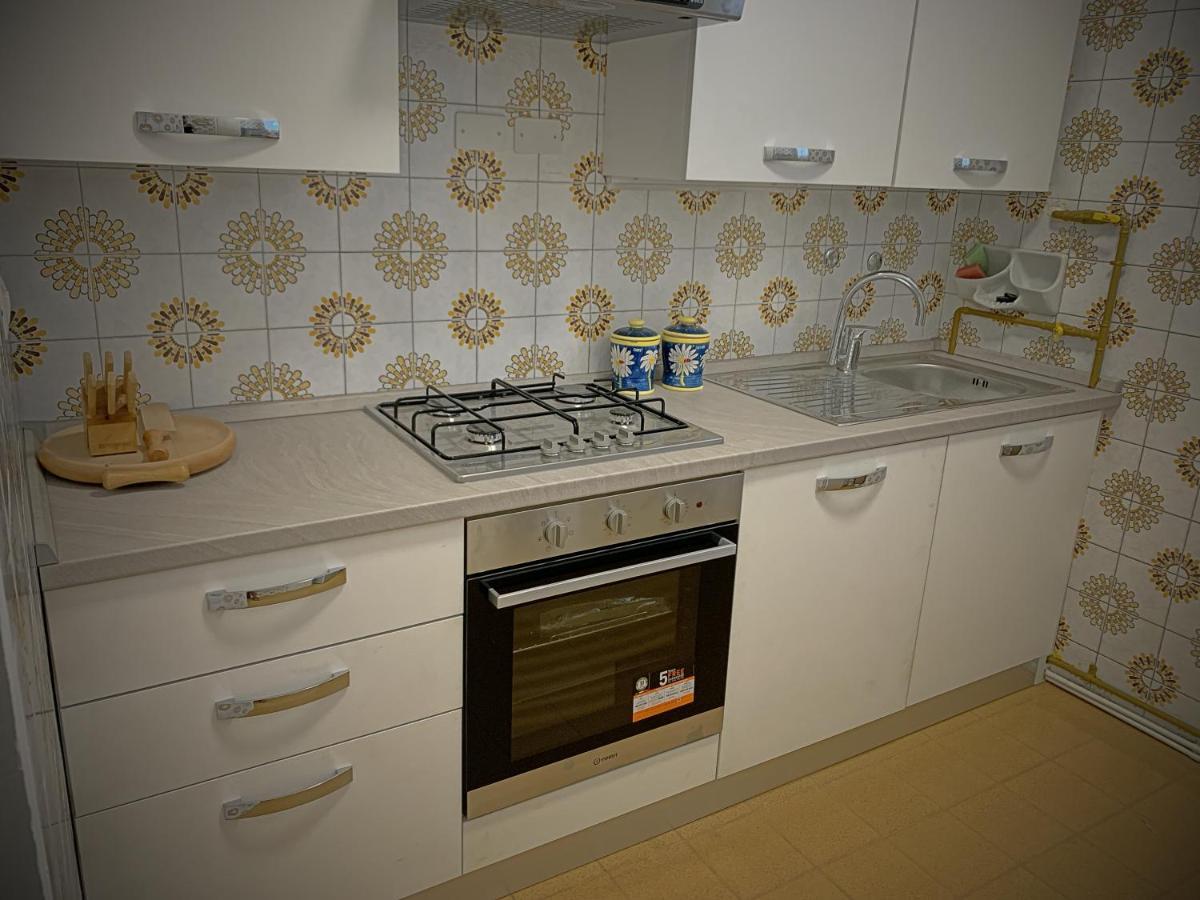 Al Sit Ed Marino Bed & Breakfast คาสเตล มักจิโอเร ภายนอก รูปภาพ