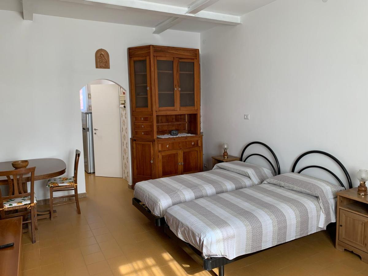 Al Sit Ed Marino Bed & Breakfast คาสเตล มักจิโอเร ภายนอก รูปภาพ